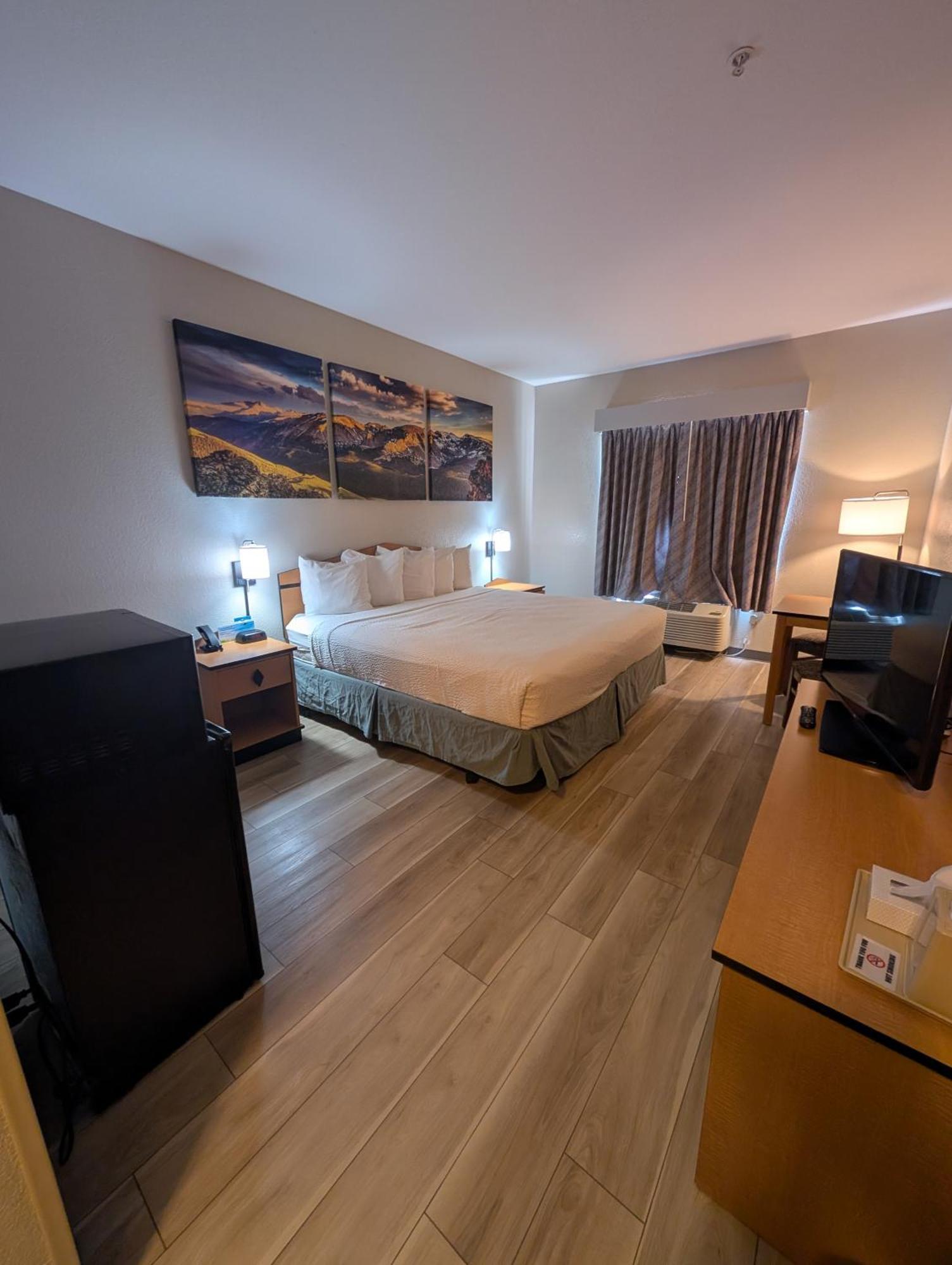 Days Inn & Suites By Wyndham Касл-Рок Экстерьер фото
