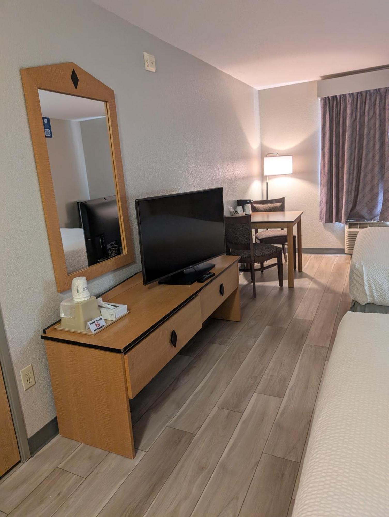 Days Inn & Suites By Wyndham Касл-Рок Экстерьер фото