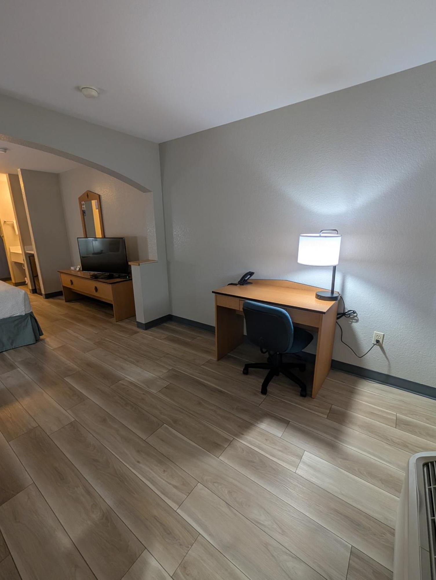 Days Inn & Suites By Wyndham Касл-Рок Экстерьер фото