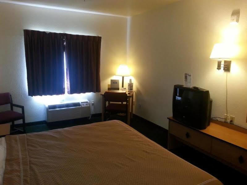 Days Inn & Suites By Wyndham Касл-Рок Экстерьер фото